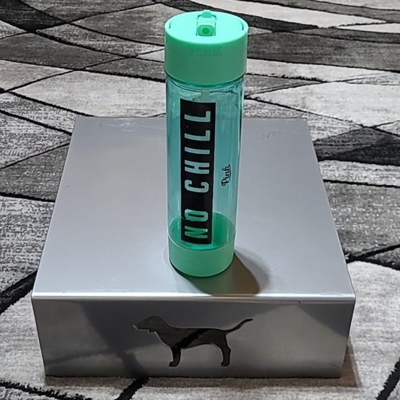 VINTAGE VS PINK NO CHILL 24OZ WATER BOTTLE - Picture 1 of 16